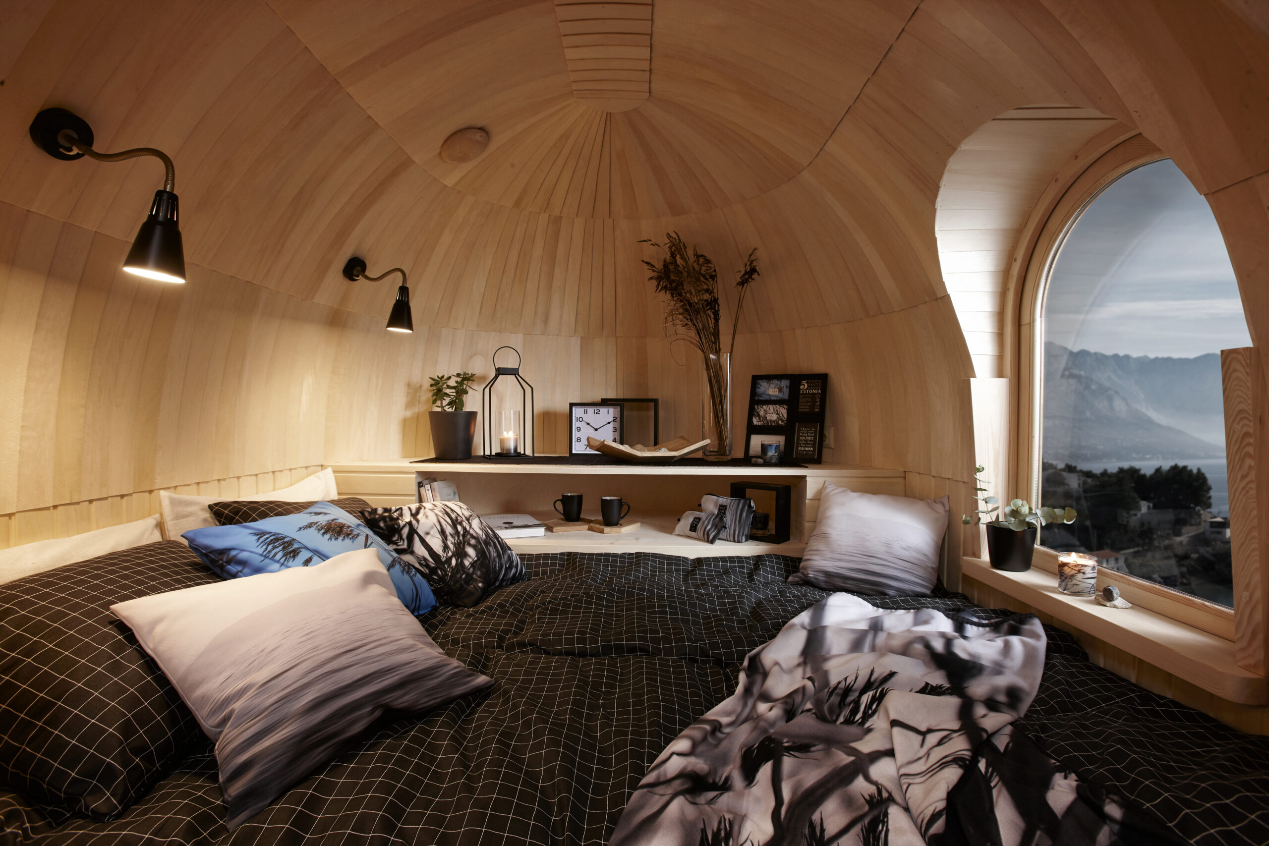 Iglucraft cabin, wood shingle